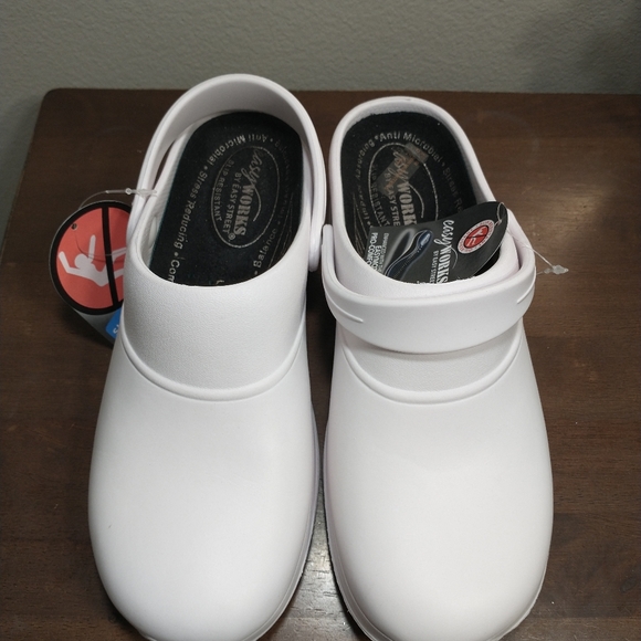 Easy work by easy Street Women Slip on Resistant, Oil Resistant Whit Shoe Size8 - Picture 4 of 13